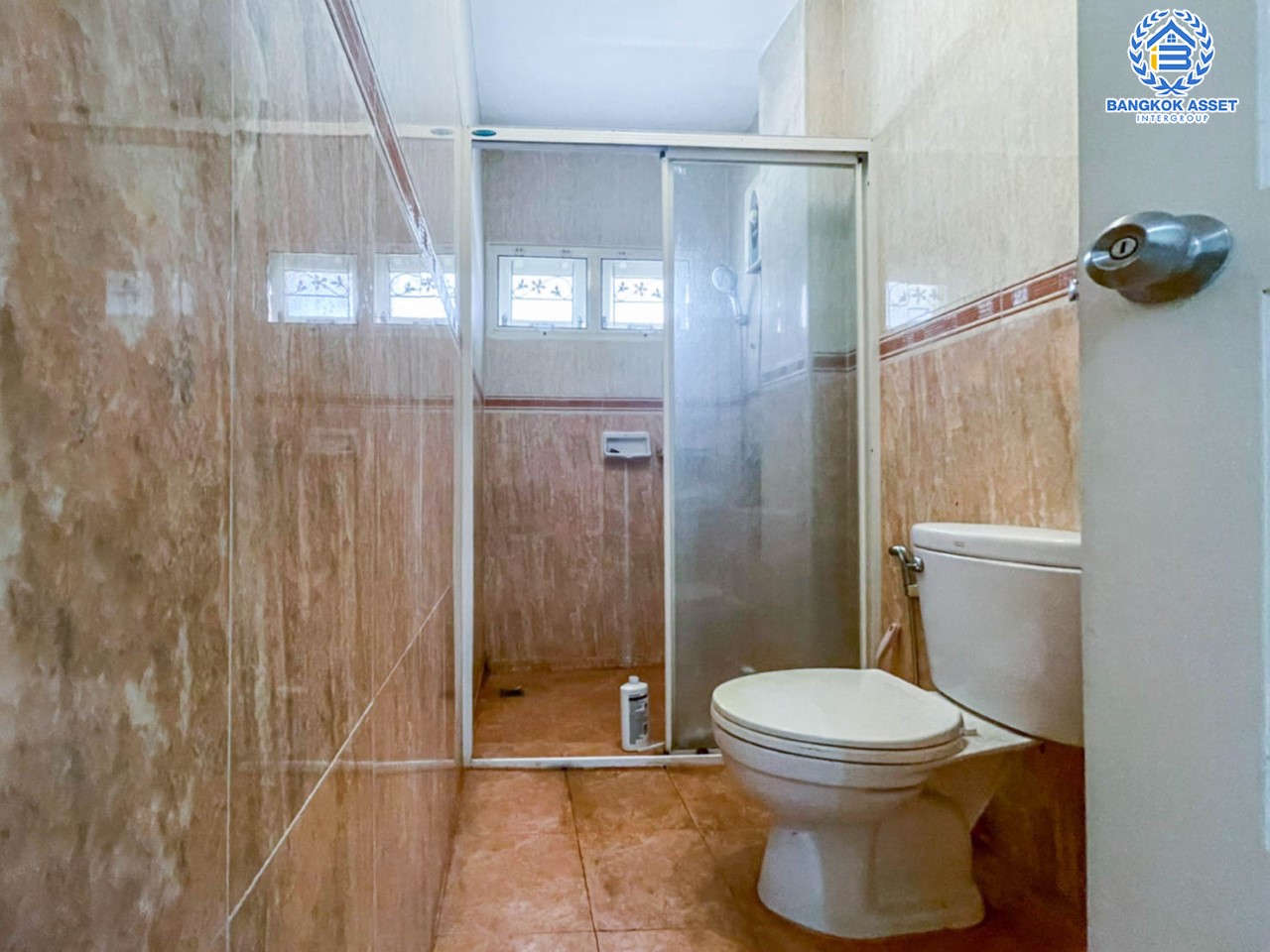 *****บ้านเดี่ยวมือสองย่านกรุงเทพฯ ม.สวนหลวงวิลล์ เฉลิมพระเกียรติ เนื้อที่ 63.2 ตร.ว. ฟังก์ชัน 3 ห้องนอน 4 ห้องน้ำ 1 ที่จอดรถ บ้านสวยสภาพดี แถมฟรี เครื่องปรับอากาศ 3 เครื่อง + เครื่องทำน้ำอุ่น 2 เครื่อง บนทำเลแห่งการเดินทาง เชื่อมต่อหลลายเส้นทาง อาทิ เช่น ถ.กาญจนาภิเษก, ถ.เฉลิมพระเกียรติ ร.9, ถ.บางนา-ตราด ใกล้สนามบินสุวรรณภูมิ